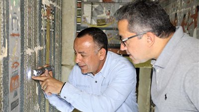 وزير الآثار يتفقد مقبرة 