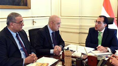 رئيس الوزراء يتابع الموقف التنفيذي لمشروعات المدن الجديدة (فيديو)