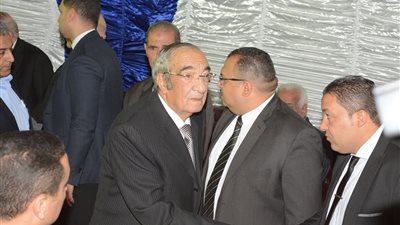 زكريا عزمي ومفيد شهاب وسامح فهمي في عزاء زوجة فتحي سرور