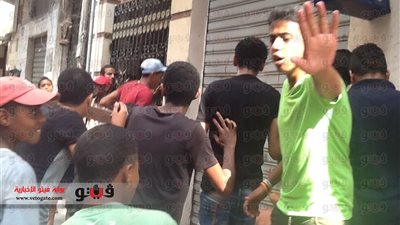 أهالى سيدى جابر يحطمون محلًا صاحبه 