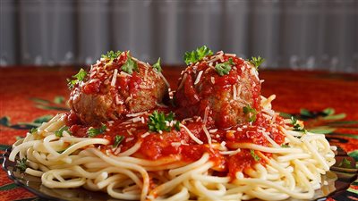 المكرونة الاسباجتى مع كرات الكفتة