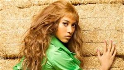 زيزى عادل تنتهى من تسجيل 