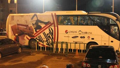 حافلة الزمالك تصل إستاد السويس استعدادا لمواجهة أغادير