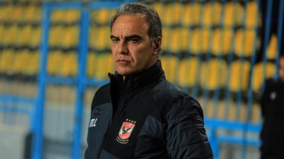 لاسارتي يحاضر لاعبي الأهلي استعدادا لمواجهة بيراميدز