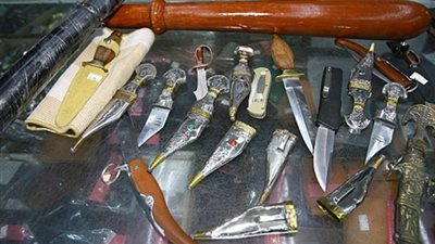 ضبط شخصين بحوزتهما 435 قطعة سلاح أبيض بالزقازيق