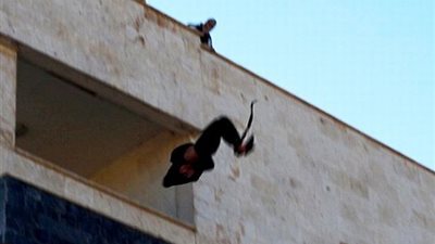 بالفيديو والصور.. إعدام مراهق لممارسة الشذوذ مع ضابط داعشي بسوريا