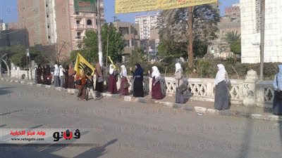 بالصور.. سلاسل بشرية لطالبات الإرهابية بالفيوم