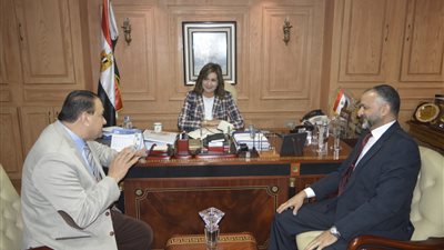 وزيرة الهجرة تستقبل وفد نقابة التأمينات العائد من السودان