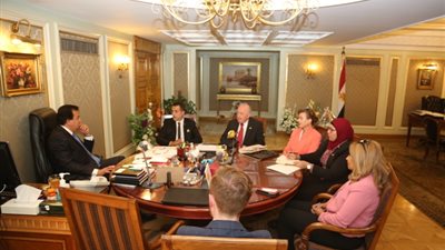 وزير التعليم العالي يبحث إنشاء أفرع للجامعات الأسترالية بمصر