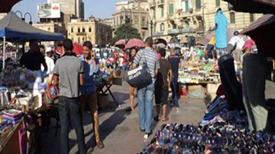 الباعة الجائلون يطالبون بتشغيل سوق أحمد حلمى بالطاقة الشمسية