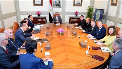 3 رسائل من السيسي لرؤساء شركات صناعة ماكينات الغزل والنسيج