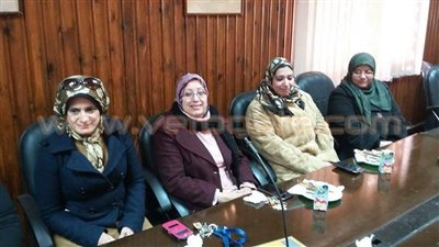 جامعة الأزهر تكرم أحد العاملين المحالين للمعاش