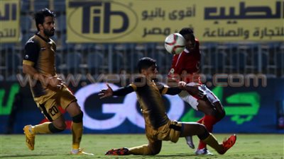 «خناقة» بين لاعبي الإنتاج وجماهير الأهلي بمدرجات بتروسبورت