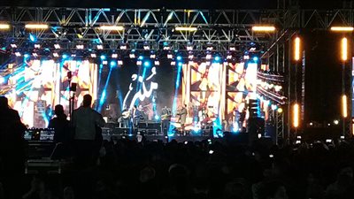 7 رسائل من محمد منير في حفله الأخير بالتجمع الخامس (فيديو)