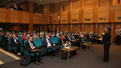 وزيرة البيئة: الشباب طاقة لا يمكن الاستغناء عنها في تحقيق التنمية المستدامة