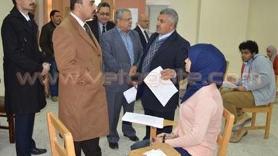 بالفيديو.. رئيس جامعة الفيوم يتفقد امتحانات الفصل الدراسي الأول