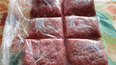 ضبط لحوم مفرومة مجهولة المصدر بمطعم أمام مجمع الكليات في دمنهور