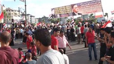 توافد المتظاهرين على ميدان 