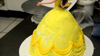 بالفيديو.. طريقة صنع تورتة على شكل «باربي»