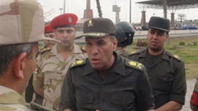 قائد المنطقة العسكرية المركزية يتفقد عناصر التأمين بالقاهرة