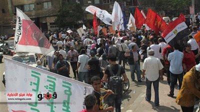 توافد المتظاهرين على مسجد السيدة زينب للتوجه لميدان التحرير