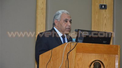 حسن صلاح يناشد الدولة ضرورة مواجهة الانفجار السكاني