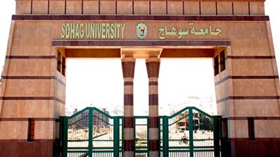 جامعة سوهاج تتعاقد مع شركة نظافة للمستشفى بتكلفة ١٨ مليون جنيه