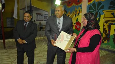 محافظ الوادي الجديد: 100 ألف جنيه مكافأة لأوائل الثانوية العامة