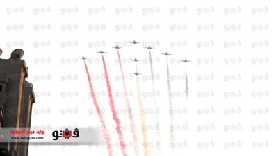 بالصور.. عروض الطائرات العسكرية في سماء الاتحادية تلهب حماس المتظاهرين