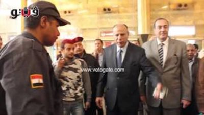 بالفيديو.. تفتيش حقائب ركاب محطة مصر و«مترو الشهداء»
