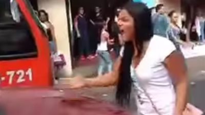 بالفيديو والصور.. رد فعل امرأة بعد ضبط زوجها مع عشيقته