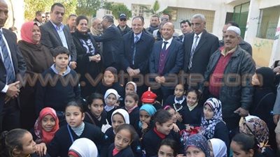 بالصور.. توزيع مساعدات على 1300 تلميذ بـ 22 مدرسة في البحيرة