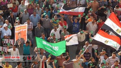 بالصور.. مؤيدو المعزول يتظاهرون بسموحة