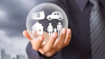 أبرزهم خفة الدم وشعر الصدر.. أغرب 7 حالات للتأمين في العالم