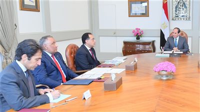 الرئيس وملف الصحة.. السيسي يكلف الحكومة بالانتهاء من استعدادات المرحلة الأولى للتأمين الصحي.. تنفيذ مشروع تجميع وتصنيع مشتقات البلازما وفقا للمواصفات العالمية.. وتدريب 100 طبيب في بريطانيا