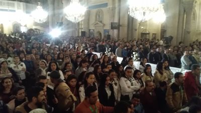 توافد الأقباط على الكنيسة المرقسية بالإسكندرية لحضور عظة البابا (صور)