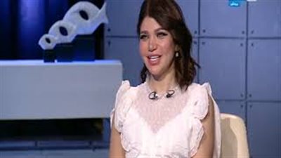 ياسمين الخطيب عن الزواج: الراجل اللي بيتكسف مفيش رجا منه (فيديو)