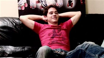 الخوف وعدم الإحساس بالنضج.. وراء عزوبية كثير من الرجال