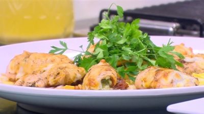 تعرفي على مقادير وطريقة تحضير صدور الدجاج بحشو الطماطم