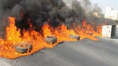 تجمع العشرات بكوم أمبو احتجاجًا على نقص السولار