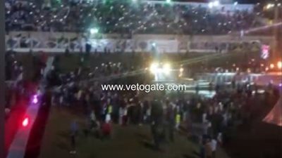 فوضى واقتحام لأرضية الإستاد في حفل حماقي بالزقازيق (فيديو)