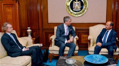 نصار يبحث مع نائب وزير الاقتصاد الإستوني سبل تعزيز التعاون الاقتصادي