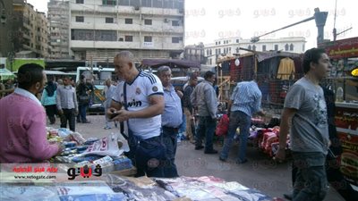 بالصور.. الباعة الجائلون ينقسمون حول قرار نقلهم للأزبكية.. 