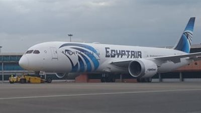 طائرة الأحلام تصل مطار القاهرة للانضمام لأسطول مصر للطيران