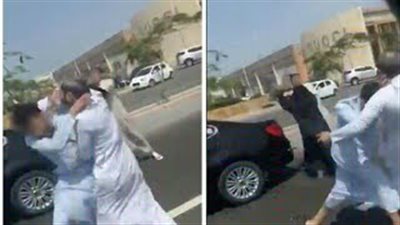 لحظة اعتداء شاب على امرأة مسنة (فيديو)