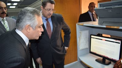 الشريف وقمصان يشيدان بمركز رصد الاستفتاء بالأعلى للإعلام