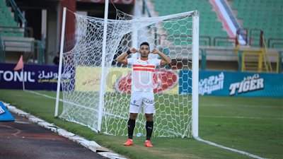 لاعبو الزمالك يحتفلون بصدارة الدوري بعد الفوز على الإسماعيلي بـ «سجدة شكر»(صور)