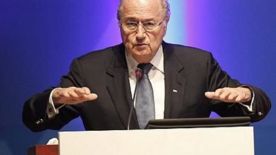 رئيس الاتحاد الدولى لكرة القدم يختتم زيارته لفلسطين