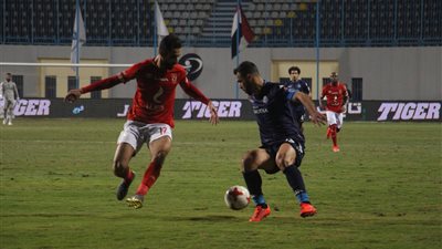 الأهلي يسقط أمام بيراميدز.. لاسارتي يواصل عروضه الباهتة.. وحامل اللقب يفقد صدارة الدوري.. الأحمر يرفض رد الاعتبار بعد الخسارة ذهابا.. و«الخواجة» في ورطة