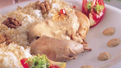 طريقة سهلة لعمل طبق دجاج سركشية مع الأرز